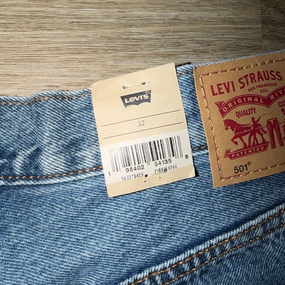 NWT Levi's Women's 501 Original Denim Shorts Distressed 100% Cotton High Rise 32 - Picture 9 of 12